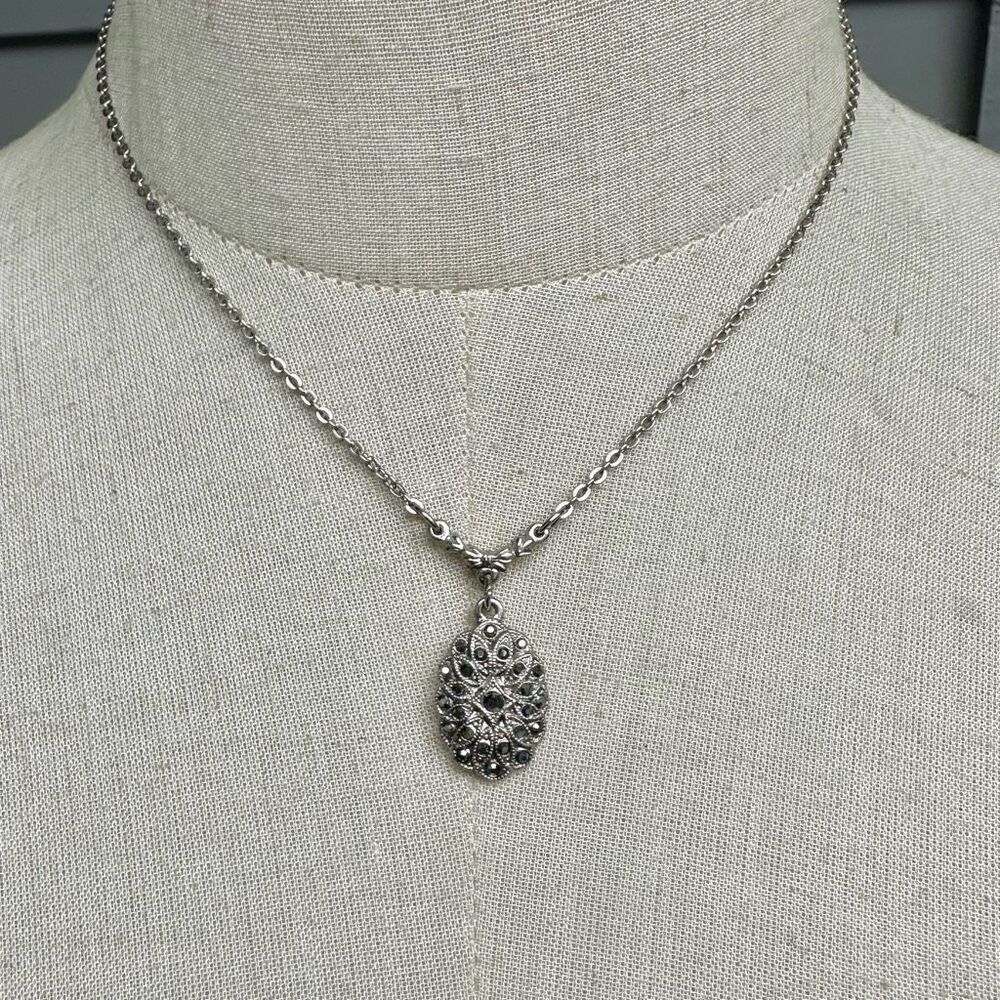 2028 grey rhinestone oval pendant necklace